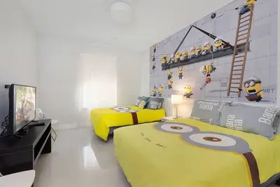 Image de Un condo sur le thème de Minion que vos enfants adoreront, à 5 minutes de Disney! Wifi