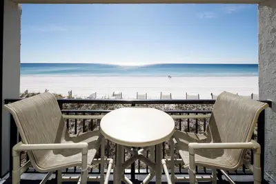 Image de Locations de vacances abordables avec une vue d'un million de dollars.