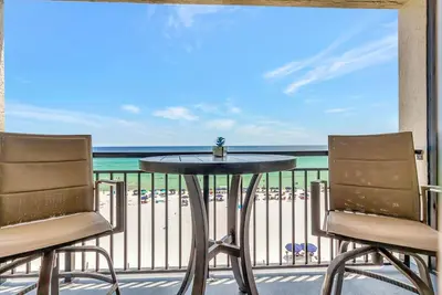 Image de Locations de vacances abordables avec une vue d'un million de dollars.