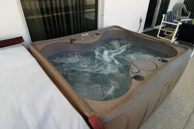 Image de 4/3 Location de vacances dans la région de Disney avec bain à remous extérieur, salle de jeux et connexion Wi-Fi gratuite!