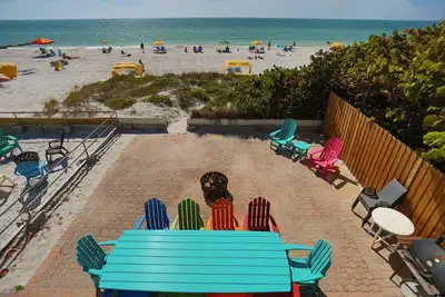 Image de Grande maison avec la plage Patio! Vacances pour toute la famille.