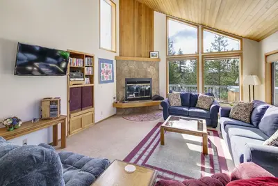 Profitez de la vue sur le mont. Bachelor de la salle à manger de cette maison climatisée