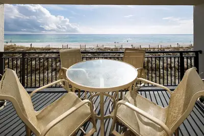 Image de Location de vacances abordable avec une vue de million de dollars.