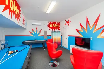 Image de Superbe nouvelle maison, se renseigner pour les promotions, salle de jeux, piscine privée / Spa, près de Disney!