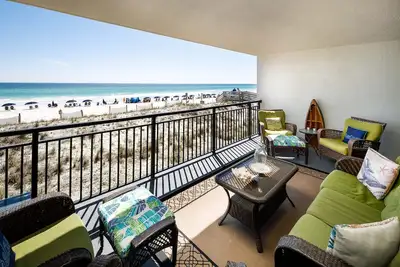 Image de Location de vacances abordable avec une vue de million de dollars.