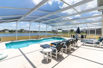 Image de Maison de luxe avec salle de jeux exceptionnelle. 610