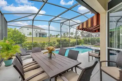Image de Maison de luxe avec piscine privée et spa pouvant accueillir jusqu'à 10 personnes