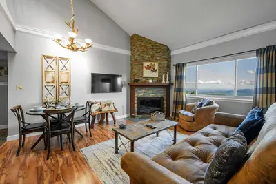 Image de Starry Nights Condo ** Views * Pool * Bains à remous * Sauna * Wi-Fi gratuit * 10 minutes de Gatlinburg