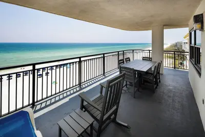 Image de Locations de vacances abordables avec une vue d'un million de dollars.
