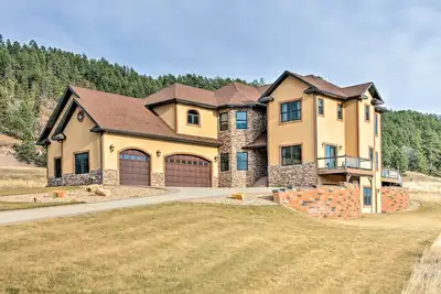 Image de Superbe maison 5br Deadwood Area avec bain à remous et salle de jeux