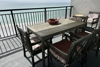 Image de Locations de vacances abordables avec une vue d'un million de dollars.