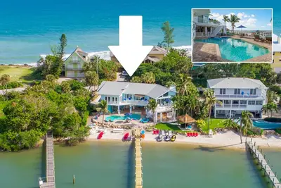 Image de Verseau: Maison privée 5br \/ 4ba en bord de mer, quai, piscine chauffée + spa, et plus encore!