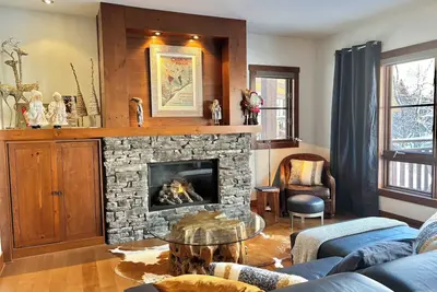 Image de Meilleur Ski In-Out à Tremblant! Chalet Chic avec vue sur la montagne! ! !