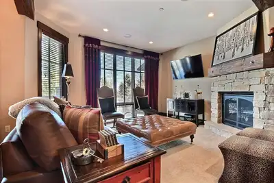 Image de Townhome de luxe rustique moderne, 7 personnes - Ă quelques pas de l'ascenseur, service de navette en hiver, concierge sur place