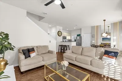 Image de À 4 milles de Disney! Communauté 4Bedroom / 3Bath Gated! 25-108