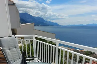 Image de Appartement de deux chambres avec le balcon et la vue sur le mer Pisak, Omis (A-1009-b)