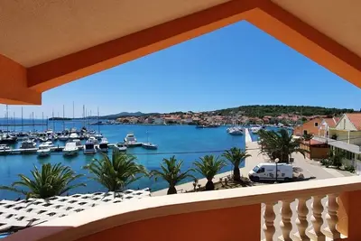 Image de Appartement d'une chambre avec la terrasse et la vue sur le mer Kukljica, Ugljan (A-8478-b)