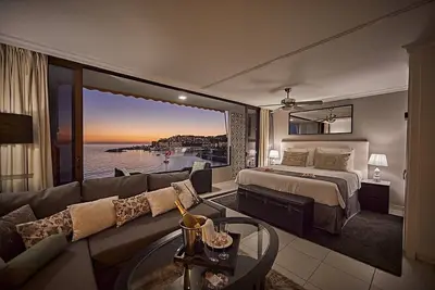 Image de Appartement de plage moderne avec des vues spectaculaires