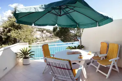 Appartement de deux chambres prés de la plage Mavarstica, Ciovo (A-9432-a)