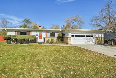 Image de Mise à jour de la maison de Colorado Springs avec vue sur la cour et la montagne!