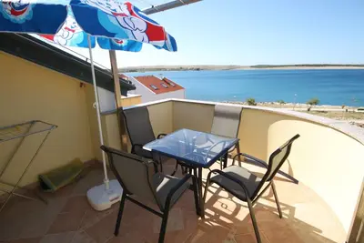 Image de Appartement de deux chambres avec la terrasse et la vue sur le mer Povljana, Pag (A-3316-g)
