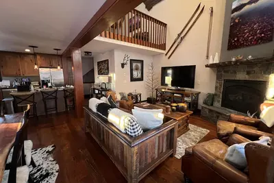 Image de Belle maison 5 étoiles sur Whitefish Mountain - 3br \/ 4ba - l'emplacement parfait