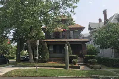 Image de Maison entière, 4000 pieds carrés, Down Town Buffalo, à 20 minutes des chutes.