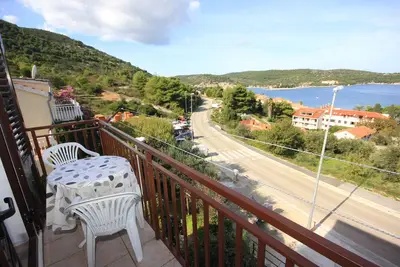 Image de Appartement d'une chambre avec le balcon et la vue sur le mer Vis (A-8448-b)