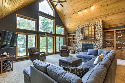 Image de Accueil Lakefront Hayward w \/ Fire Pit par Ski Trails!