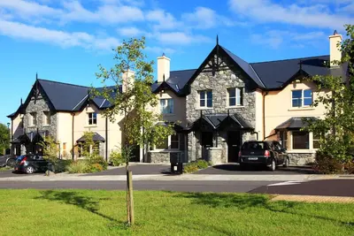 Image de Un Ardmullen 3 chambres en noyer pouvant accueillir 6 personnes dans 3 chambres