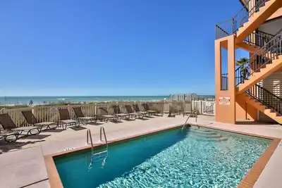 Image de Sunshine - Bradenton Beach Club avec accès rapide à la plage!
