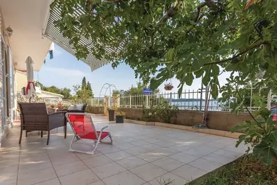 Image de Appartement de trois chambres prés de la plage Brodarica, Sibenik (A-921-a)