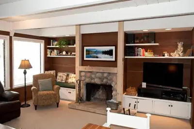 Image de Condo tranquille de 3 chambres à coucher avec terrasse de détente et vue sur la montagne chauve - promenade à pied du village et du pavillon
