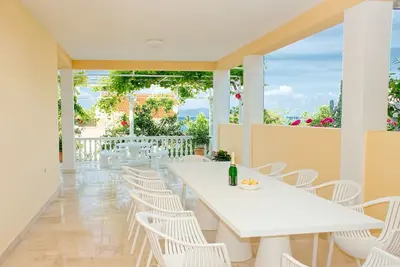 Image de Appartement de quatre chambres avec la terrasse et la vue sur le mer Zivogosce - Porat, Makarska (A-2733-a)