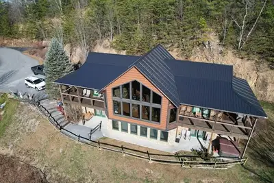 Un séjour dans cette belle cabane avec la magnifique vue changera les attitudes.