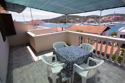 Image de Appartement d'une chambre avec la terrasse et la vue sur le mer Jezera, Murter (A-5063-a)