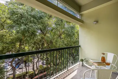 Image de ☀️One bedroom Downtown apartment with Balcony, by Farmers' Market in Zona Velha!