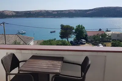 Garçonnière avec le balcon et la vue sur le mer Stara Novalja, Pag (As-6319-b)