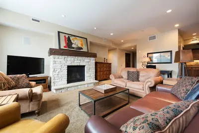 Image de Charmant condo avec conciergerie et service de navette d'hiver - télésiège sur place, café, piscine chauffée