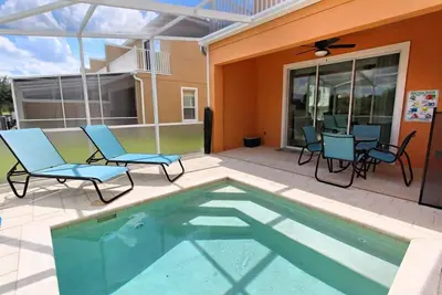Image de Maison de ville de 3 chambres avec piscine, balcon privé, club-house, piscine communautaire.
