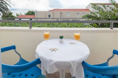Image de Appartement de trois chambres prés de la plage Tucepi, Makarska (A-2677-b)