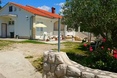 Image de Joli appartement avec terrasse sur l'île de Rab