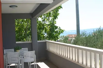 Image de Appartement de deux chambres avec la terrasse et la vue sur le mer Duce, Omis (A-5261-a)