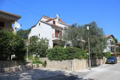 Image de Appartement de deux chambres avec le balcon Vrboska, Hvar (A-8748-b)