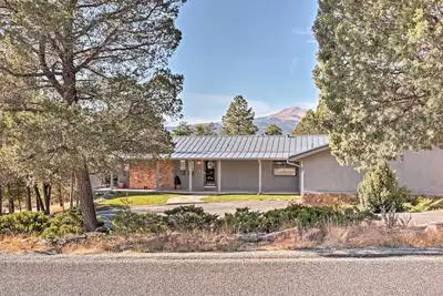 Image de Super endroit! Ruidoso Home w / Mtn Views & Hot Tub
