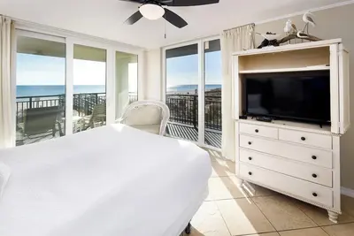 Image de Location de vacances abordable avec une vue de million de dollars.