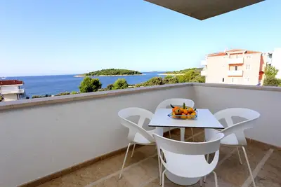 Appartement de deux chambres avec la terrasse et la vue sur le mer Zecevo Rtic, Rogoznica (A-10333-b)