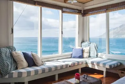 Image de Whale Cove Cottage - Regardez l'océan depuis votre lit