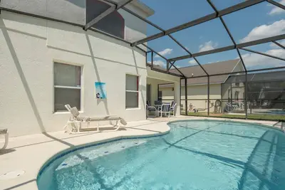 Image de Belle maison moderne de 5 chambres située dans un domaine fermé, près de Disney!