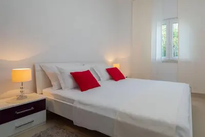 Image de Appartement de deux chambres avec la terrasse et la vue sur le mer Seget Vranjica, Trogir (A-978-b)
